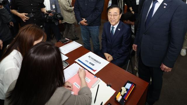 이재명, 제21대 대통령선거 후보 등록 완료…