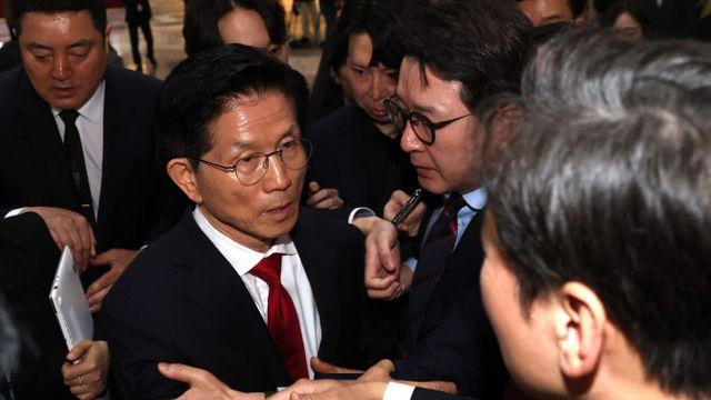 김문수 “후보 자격 불법적 박탈…법적·정치적 조치 즉시 착수”
