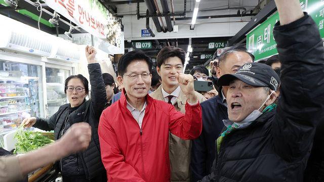 김문수, 가락시장서 스타트…