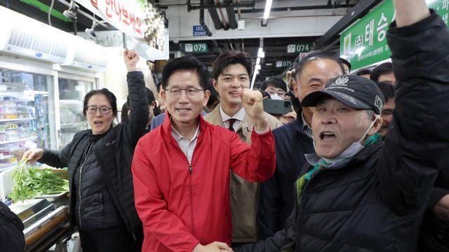 김문수, 서울 가락시장서 첫 선거운동…“민생·경제 대통령 되겠다”