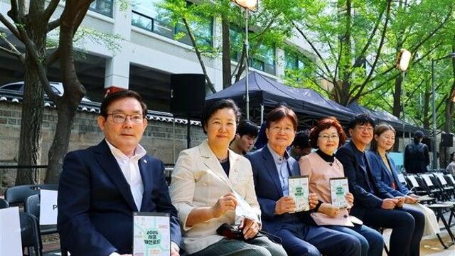 서울패션로드 찾은 임춘대 서울시의회 위원장 “패션산업 성장 적극 지원”