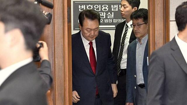 ‘내란 혐의’ 윤석열 전 대통령, 오늘 지상 출석...첫 포토라인 주목