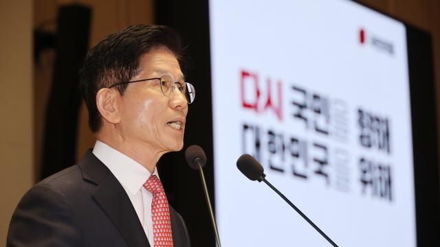 김문수, 국민의힘 의총서 '큰절'…