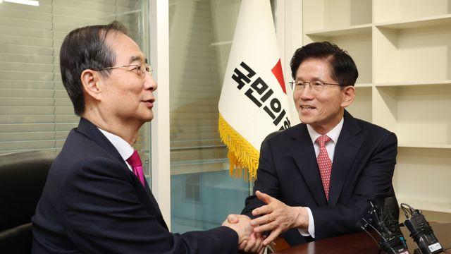 [속보] 김문수 “선대위원장 맡아달라”…한덕수 