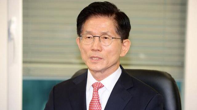 김문수, 의총서 큰절…