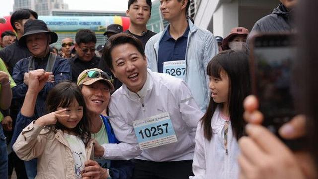 이준석, 10대 공약 선관위 제출…1호 공약은 '대통령 힘 빼기'