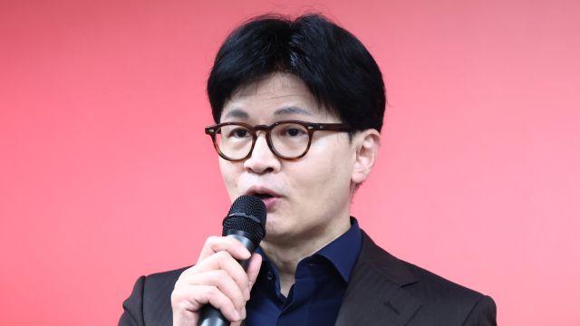 [속보] 한동훈, 김문수 향해 “탄핵반대 사과 안하면 윤석열 부부 대리전 하는 것”