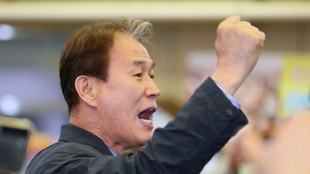 이재명 캠프 권오을 “국힘 후보교체 배후는 尹…김문수, 이재명과 싸움되는 상대”