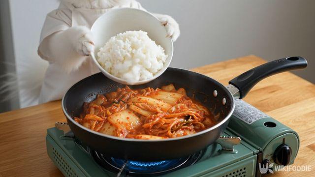 김치볶음밥 힘들게 만들지 마세요… 이 조합이면 매일 먹어도 안 질립니다