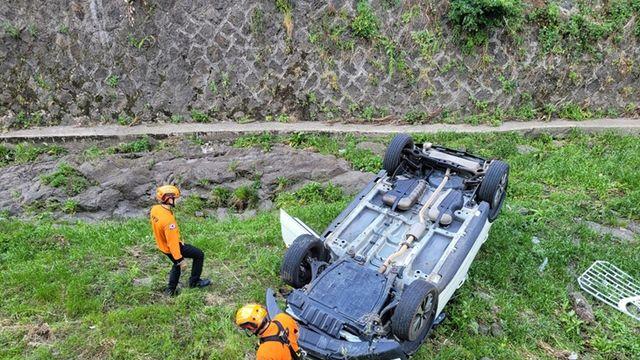 제주시 노형 소재 하천 차량 추락… 20대 운전자 병원행
