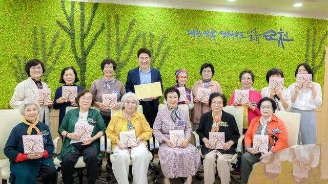 순천소녀시대의 두 번째 책 『글을 몰라 이제야 전하는 편지』