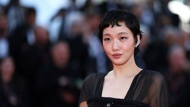 시스루 中 여배우 칸 레드카펫 퇴출 속…김고은, 우아한 블랙 드레스 '시선 강탈' [엑's 이슈]