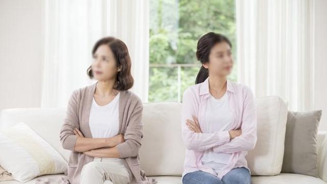 치매 시모, 지극정성 돌봤는데… 재산 안 뺏기려 꾸민 '자작극'