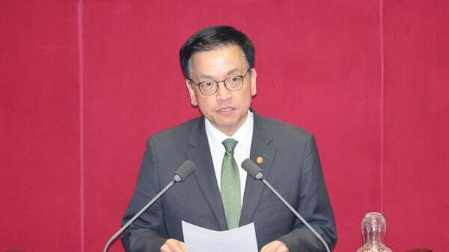 경찰, '내란 혐의' 최상목도 소환…