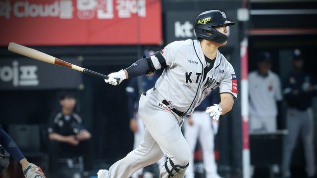 ‘날벼락’ KT 간판 강백호, 발목 인대 파열로 전열 이탈…“8주 소견으로 IL 등재”