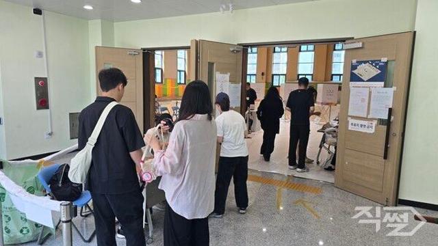 [6·3 대선] 오후 5시 투표율 73.9%···전남 최고, 제주 최저