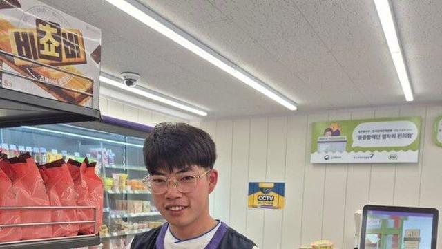 손님 응대부터 발주까지 척척…