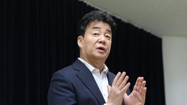 더본코리아, 백종원 단독 대표 체제로…강석원 대표 사임