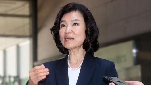 '법카 부정사용 의혹' 이진숙 수사속도…사용처 압수수색