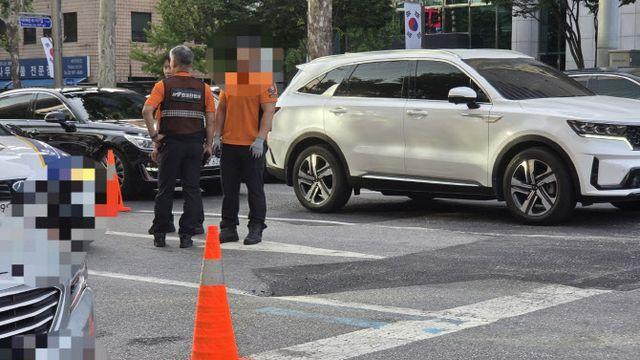 강남 대치동 한복판서 `싱크홀` 발생…교통 통제 중