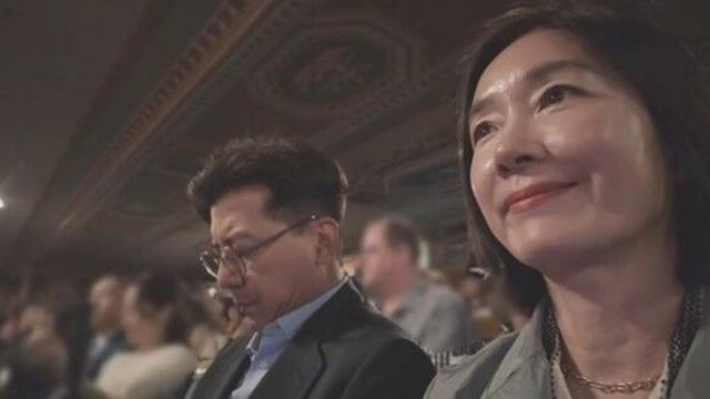 오연수·손지창, '쿨'한 결혼기념일 여행 공개…미국 유학 첫째 아들 졸업식 참석 감격