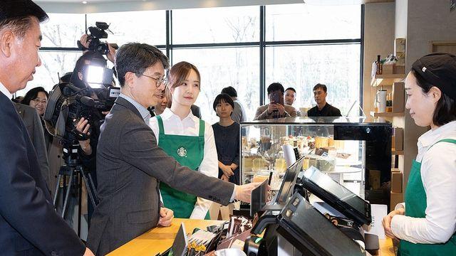 청주 스타벅스서 일회용 플라스틱 컵 반납하면 '별' 적립