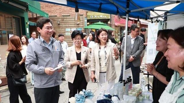 이상일 용인특례시장, 주말에도 시민 속으로...시민, 상인들과 소통