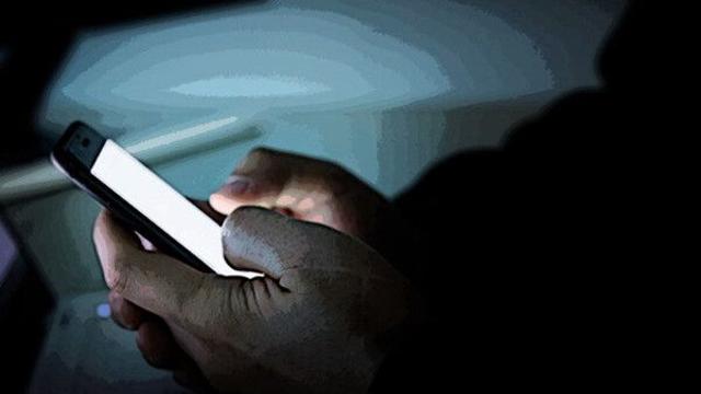 출시 7년 된 구형 휴대폰 습득한 70대, 절도죄로 벌금형