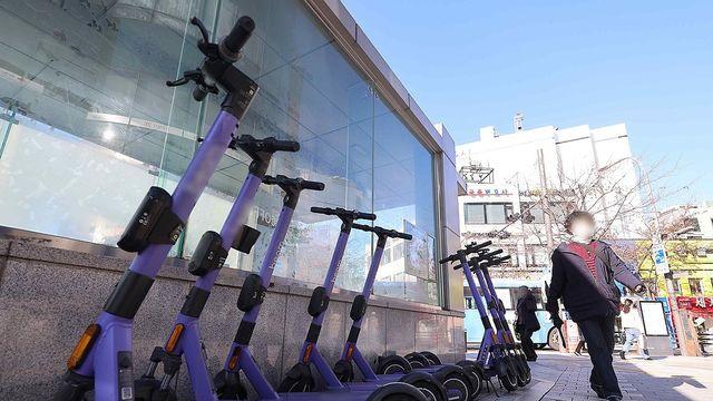 전동킥보드 타던 무면허 10대, 경찰 단속 중 넘어져 뇌출혈