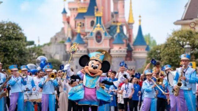 ‘공주의 하루 ’ 9세 딸 위해 2억 디즈니랜드 통째 빌려...근데