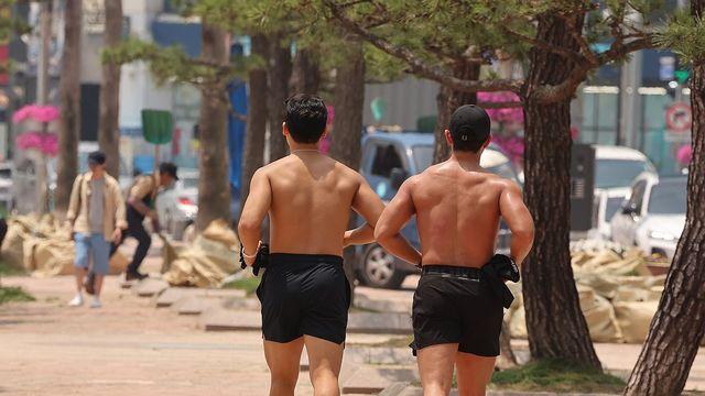 토요일 낮 26∼34도 무더위에 비까지 내려…열대야 나타날 수도