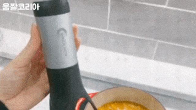 안 타게 저어주는 기계.