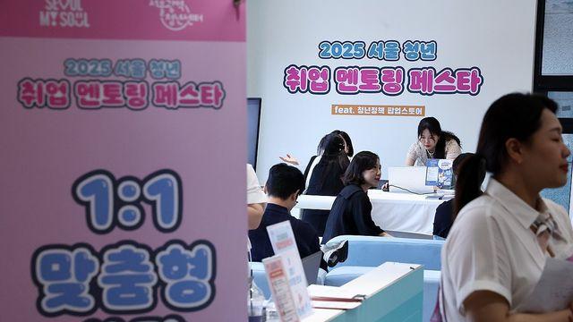 경기침체로 사회 첫걸음부터 힘든데…청년 대책 후순위로 밀려