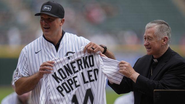 교황 레오 14세, MLB 화이트삭스 전설의 '14번'에게 유니폼 선물