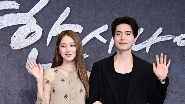 이성경, ♥이동욱 얼굴에 푹 빠졌네 