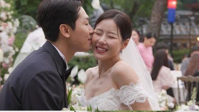 박하나, 할머니 손잡고 신부 입장…눈물 펑펑