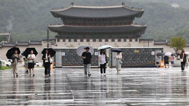 [날씨] 오늘 전국 천둥·번개 동반한 비…강원 영동 최대 100㎜