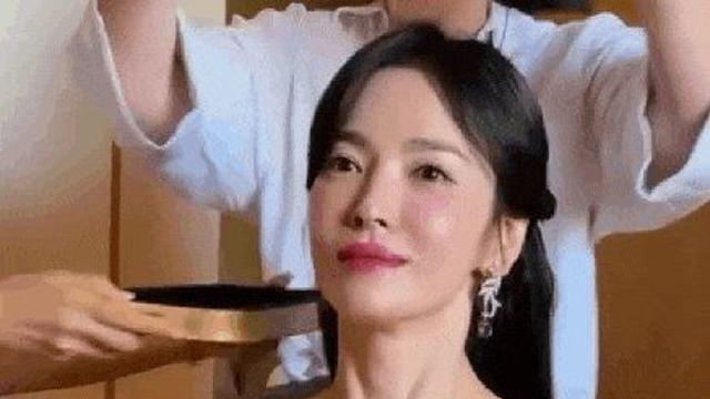 협찬 목걸이 반납하는 송혜교