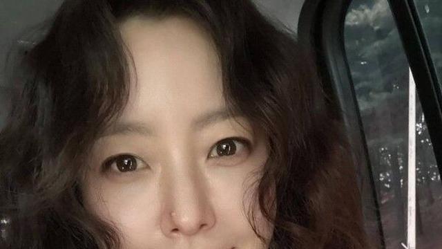 김희선, 49세 믿기지 않는 '뱀파이어 동안' 과시…'한끼합쇼' 첫방 독려