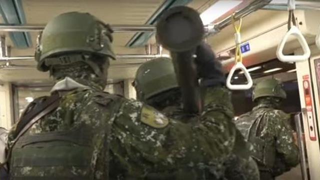 스팅어 미사일 들고 출근길? 대만 지하철 훈련에 ‘긴장’