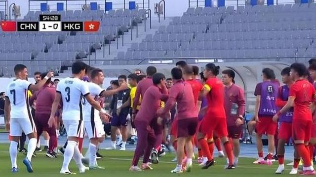 '홍콩과 격투 직전' 중국, 1-0 진땀승…동아시안컵 첫 승 신고→3위로 대회 마무리 [현장 리뷰]