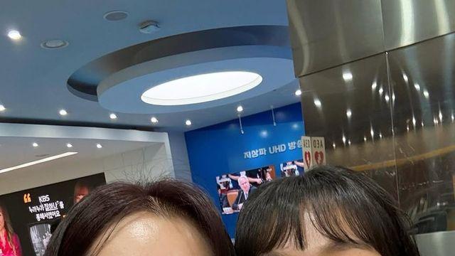 엄지인, '최애 개그우먼' 이수지와 '성덕' 인증…훈훈한 투샷