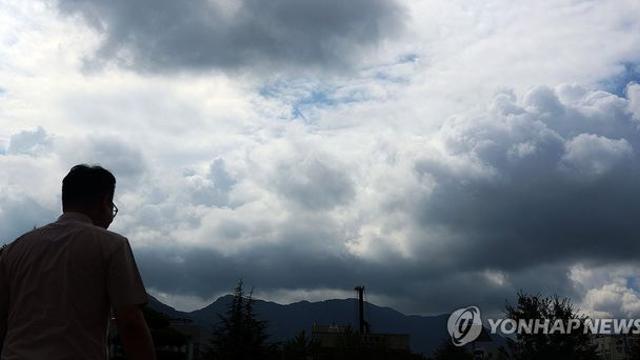 충북 흐리고 비…낮 최고 25∼27도