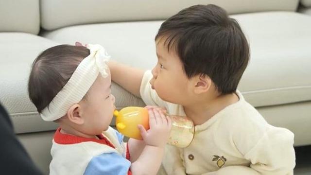 ’25개월’ 정우, 서우에 ‘직진 플러팅’…박수홍 “재이한테는 안 그랬다” 섭섭 (슈돌)