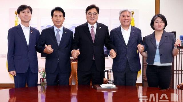 우 의장 만난 비교섭단체 4당 