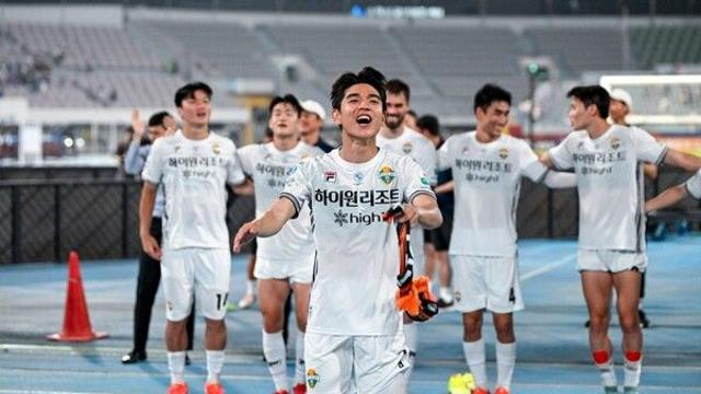 ‘김대원의 특별한 선물’ 강원 홈경기장 일일 점원으로 변신! ‘사인회까지 진행’
