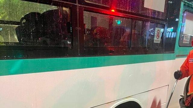 구리서 포트홀에 버스 바퀴 빠져…주변 차량통행 통제