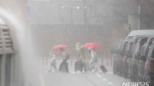 충북 호우주의보 8곳으로 확대…17일까지 50~150㎜