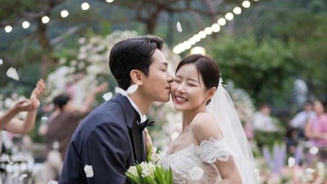 박하나, 결혼식서 김태술♥과 입맞춤…선남선녀 비주얼