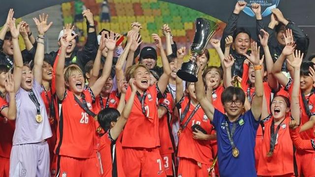 '2-0' 완파 대역전극…일본 누르고 20년 만에 기적 이룬 한국 여자 축구팀